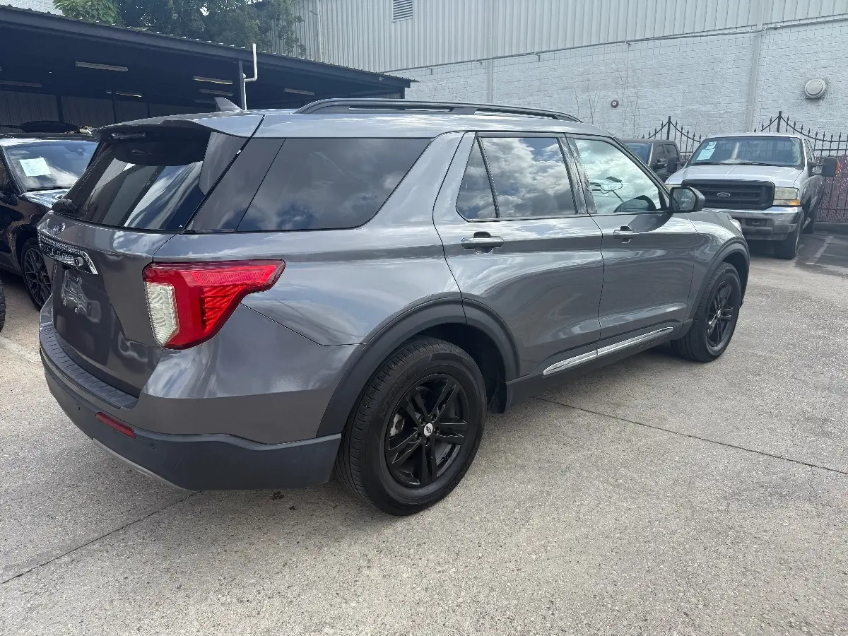 2024 Ford Explorer XLT RWD photo 4