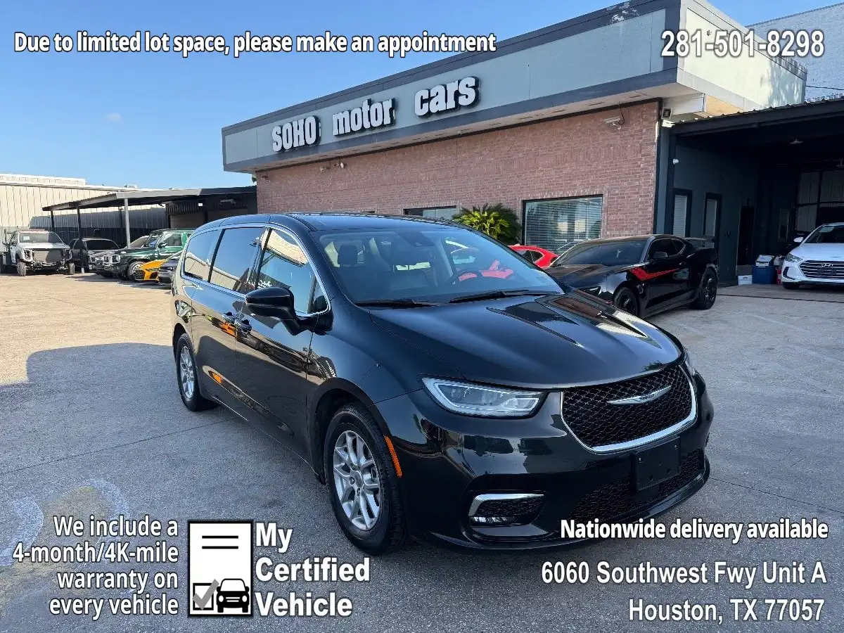 2023 Chrysler Pacifica Touring L's photo