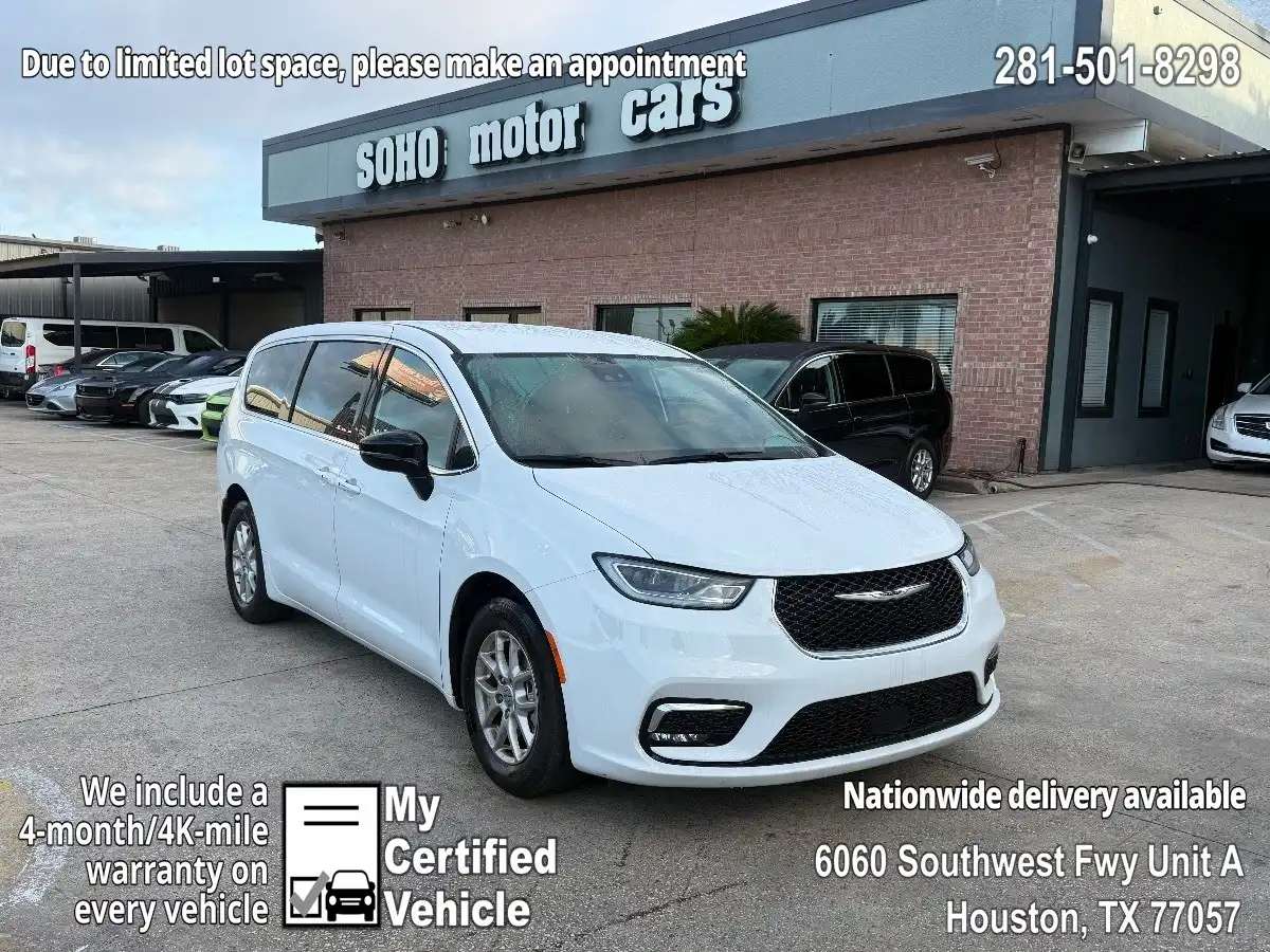 2025 Chrysler Pacifica Select's photo