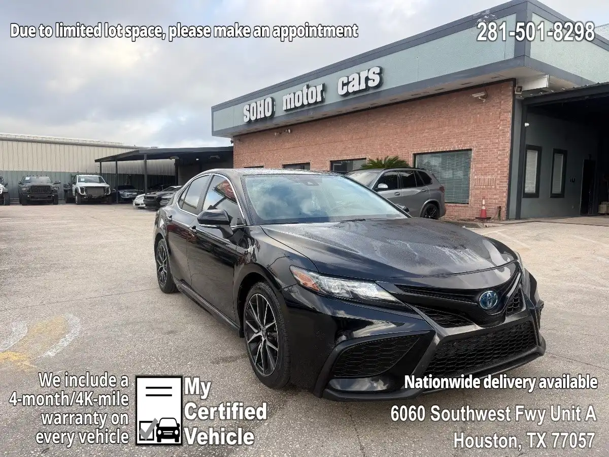 2024 Toyota Camry SE Hybrid's photo