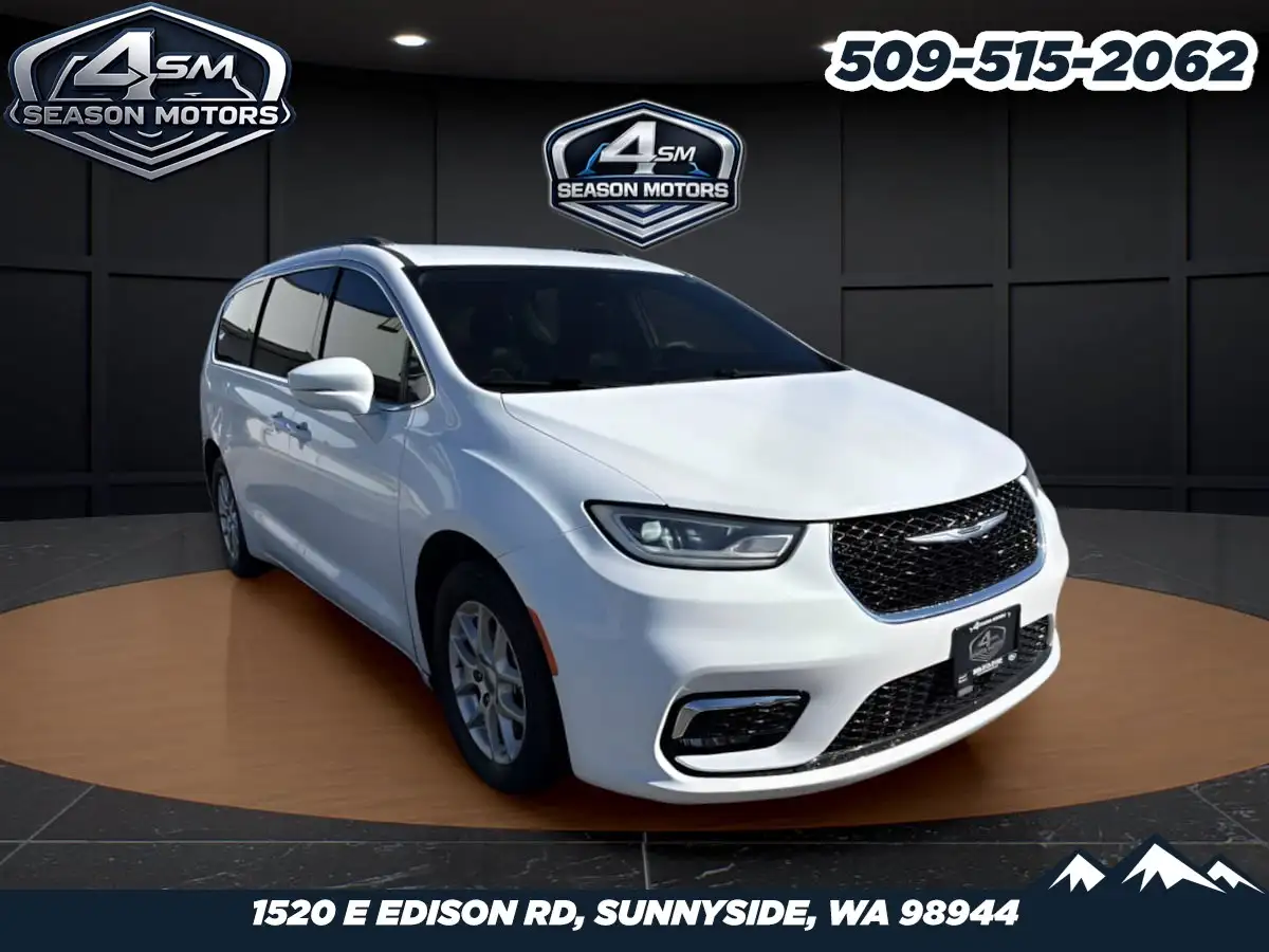 2022 Chrysler Pacifica Touring L's photo