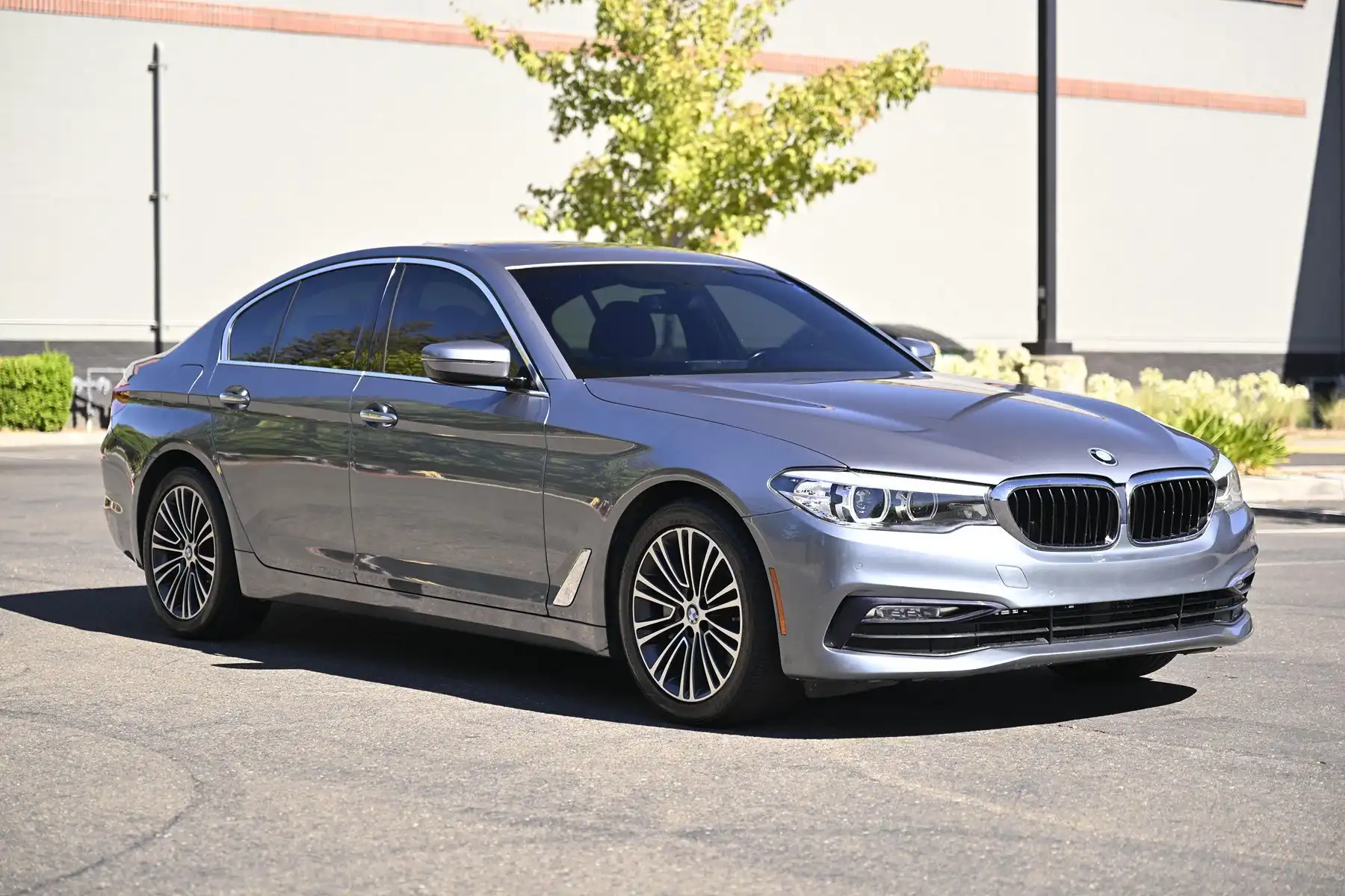 2018 BMW 5 Series 530i Sedan's photo
