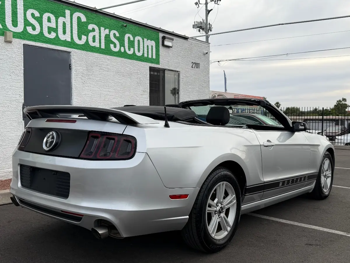2014 Ford Mustang V6 photo 4