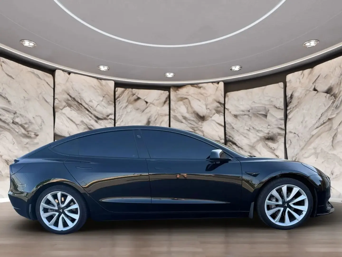 2020 Tesla Model 3 Standard Range Plus photo 4