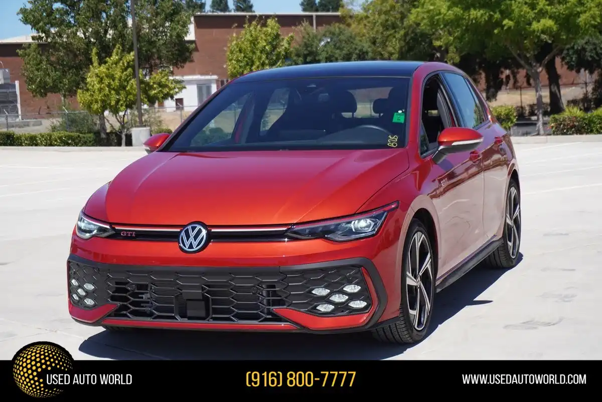 2025 Volkswagen Golf GTI 2.0T SE 4-door DSG's photo