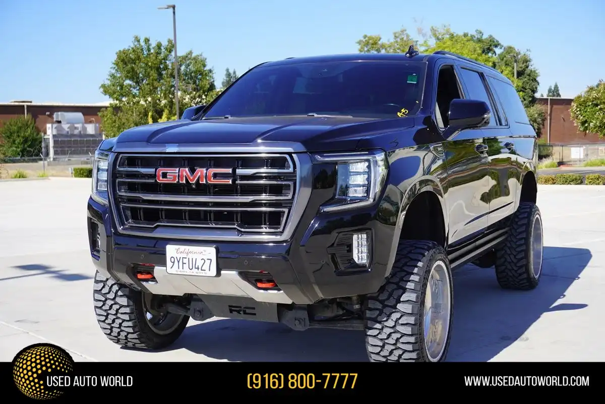2023 GMC Yukon 4WD AT4's photo