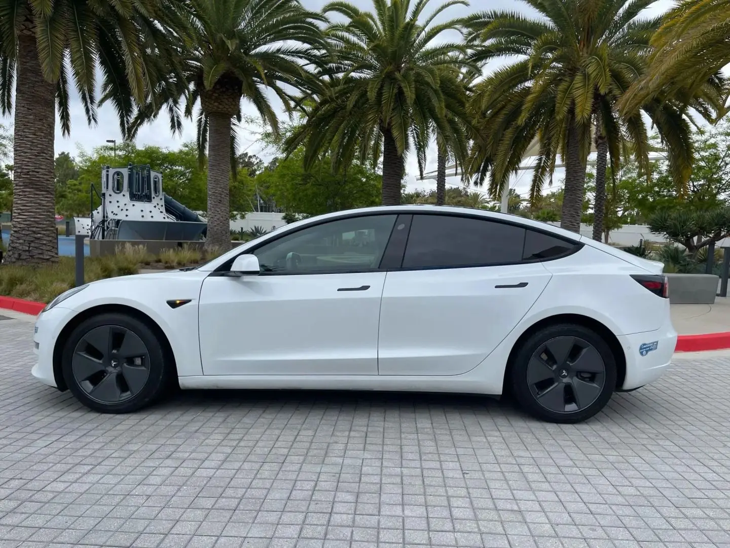 2021 Tesla Model 3 Standard Range Plus photo 5