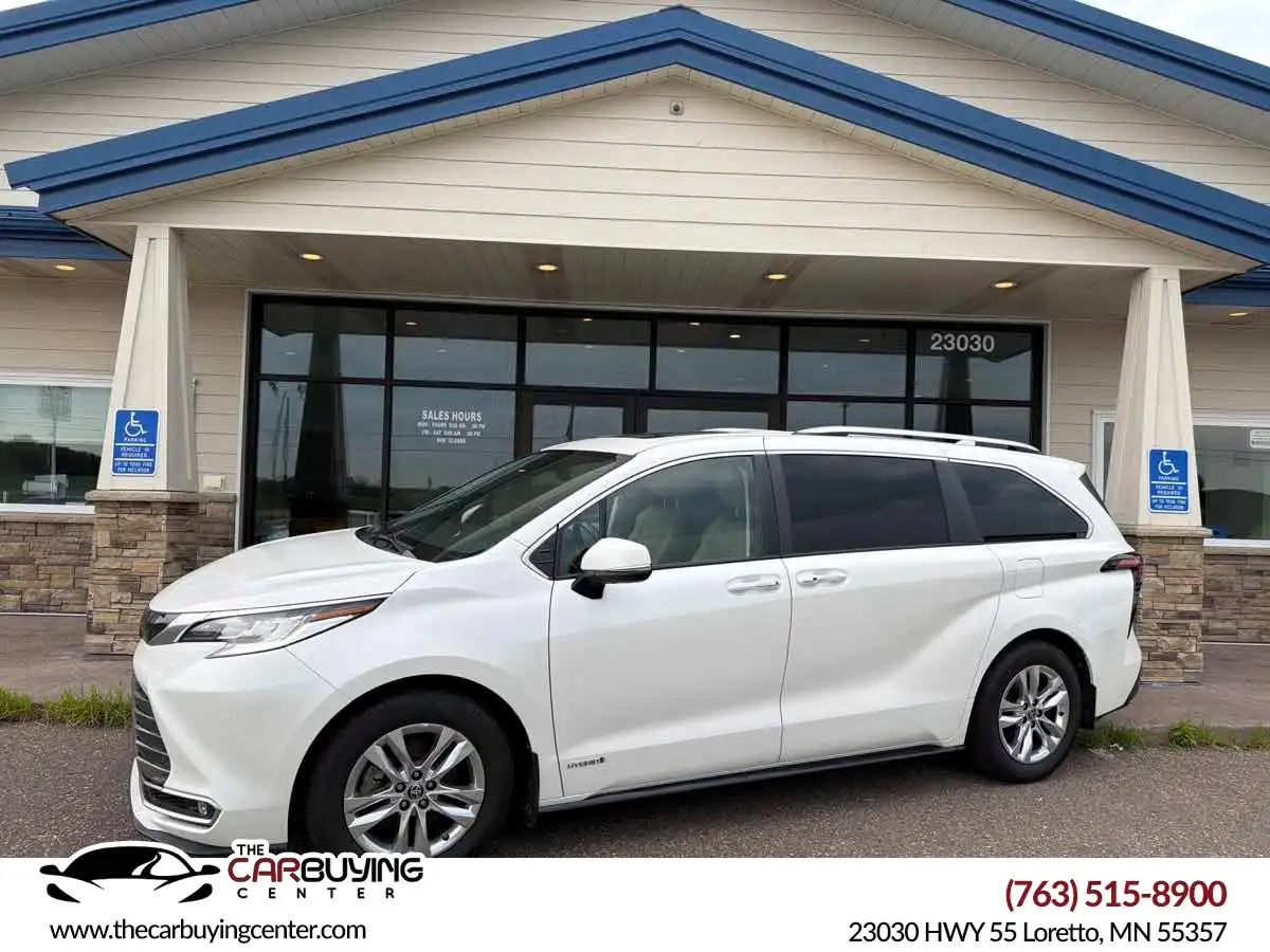 2021 Toyota Sienna LE 8-Passenger Hybrid AWD's photo