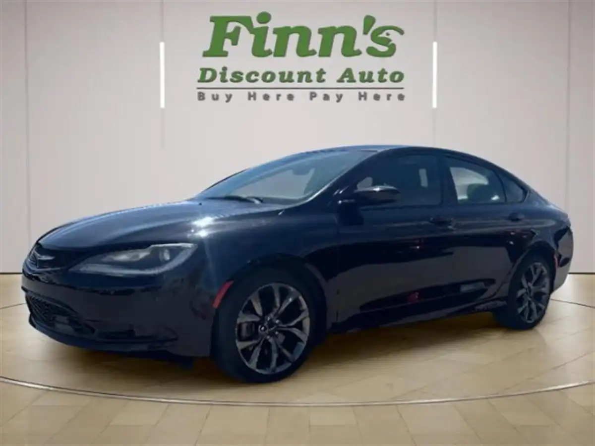 2015 Chrysler 200 S's photo