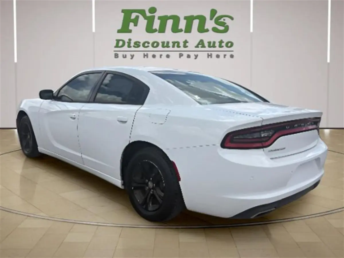 2016 Dodge Charger SE photo 5