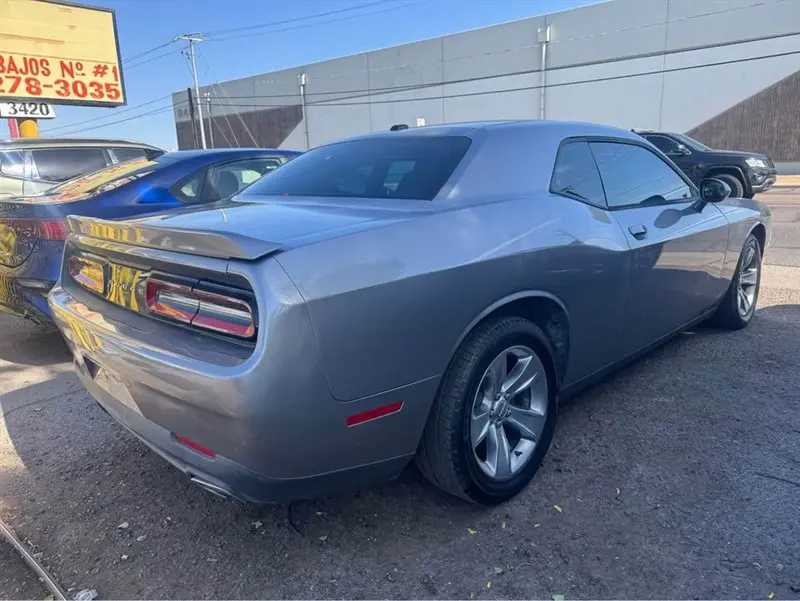 2015 Dodge Challenger SXT photo 4