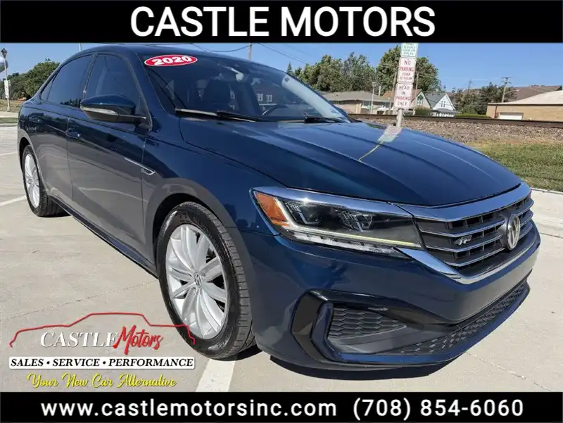 2020 Volkswagen Passat 2.0T R-Line Auto's photo