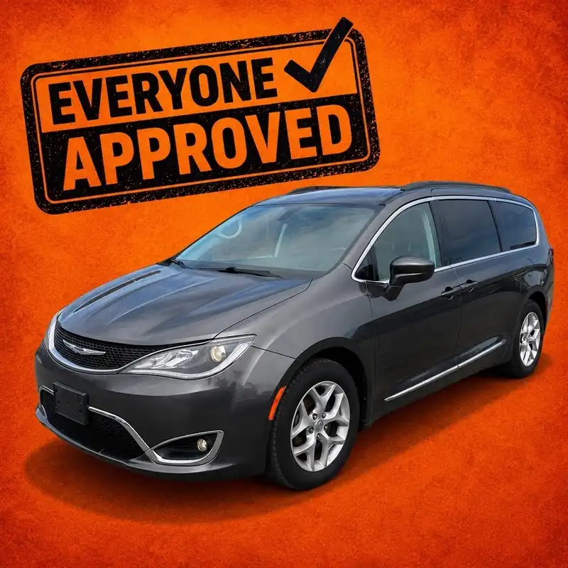 2017 Chrysler Pacifica Touring-L's photo