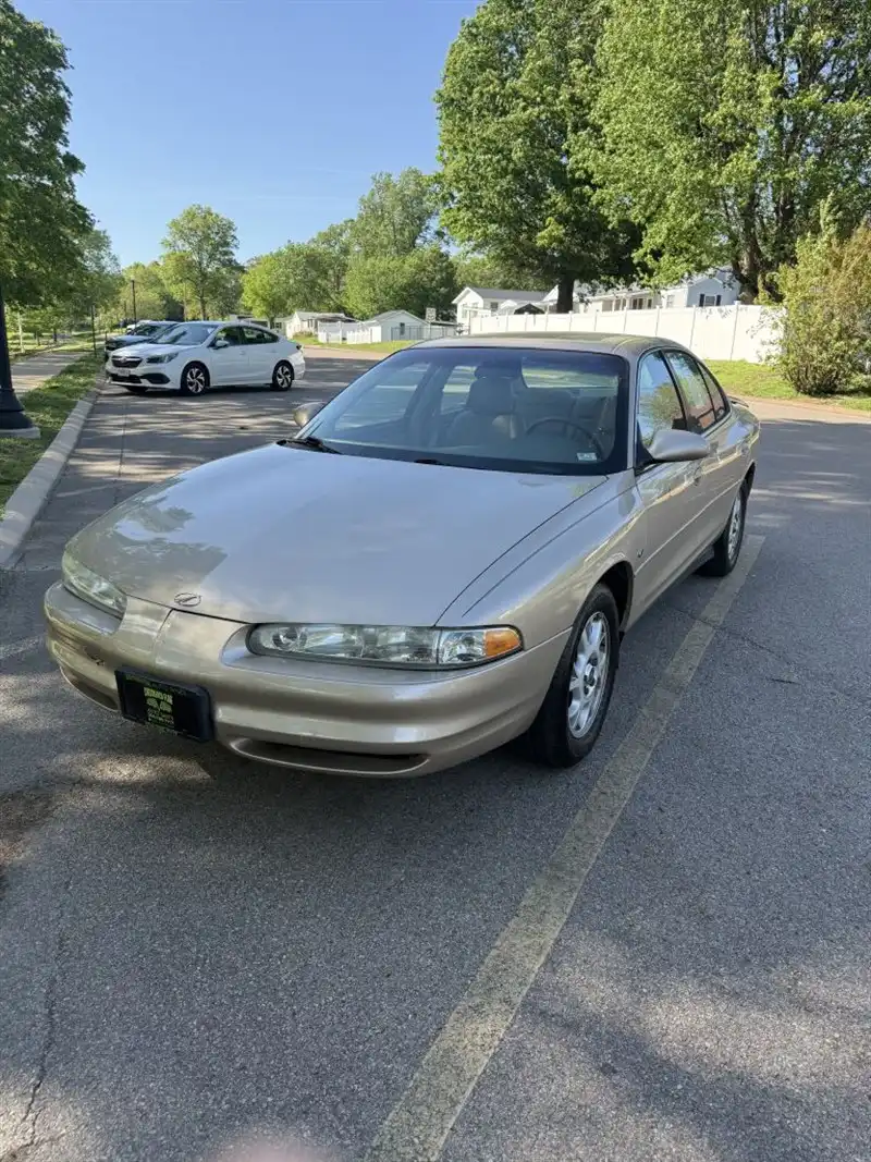 2000 Oldsmobile Intrigue GL's photo