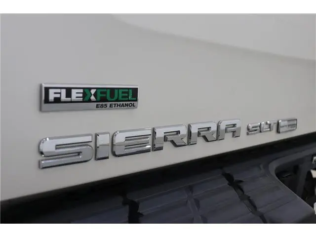 2011 GMC Sierra SLT 4x4 Crew Cab SWB photo 5