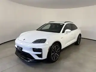 2025 Porsche Macan Macan Turbo Electric's photo