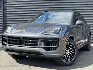 2025 Porsche Cayenne Base's photo