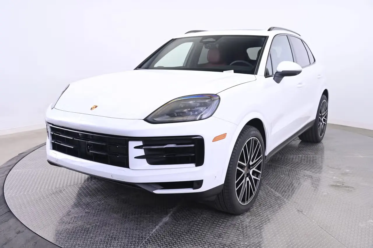 2026 Porsche Cayenne Base photo 4