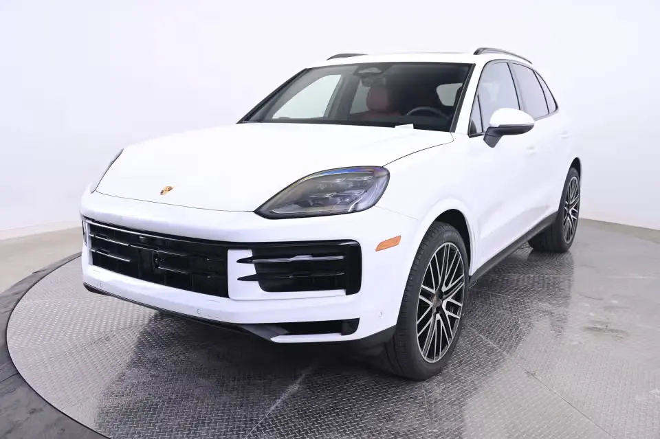 2026 Porsche Cayenne Base photo 3