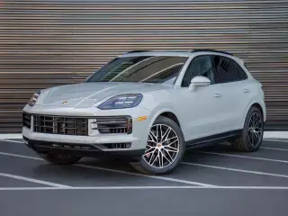 2026 Porsche Cayenne Base photo 5