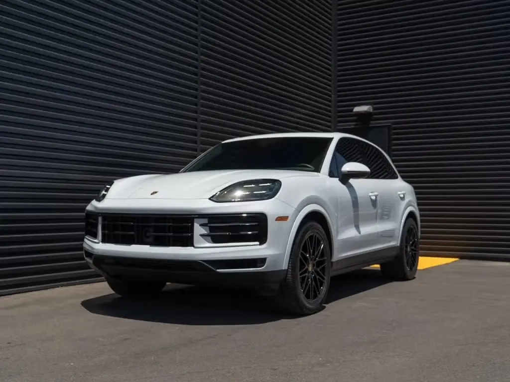 2024 Porsche Cayenne S photo 4