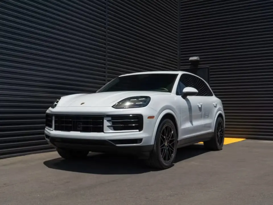 2024 Porsche Cayenne S photo 3