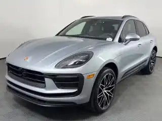 2026 Porsche Macan Base's photo