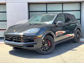2024 Porsche Cayenne S's photo