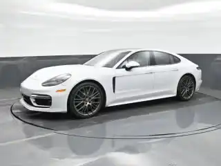 2023 Porsche Panamera GTS's photo