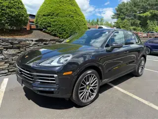 2022 Porsche Cayenne Base photo 5