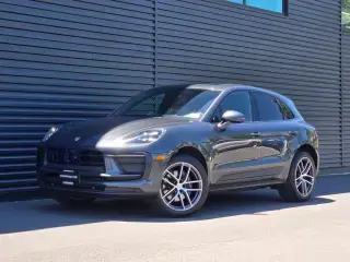 2025 Porsche Macan Base photo 5
