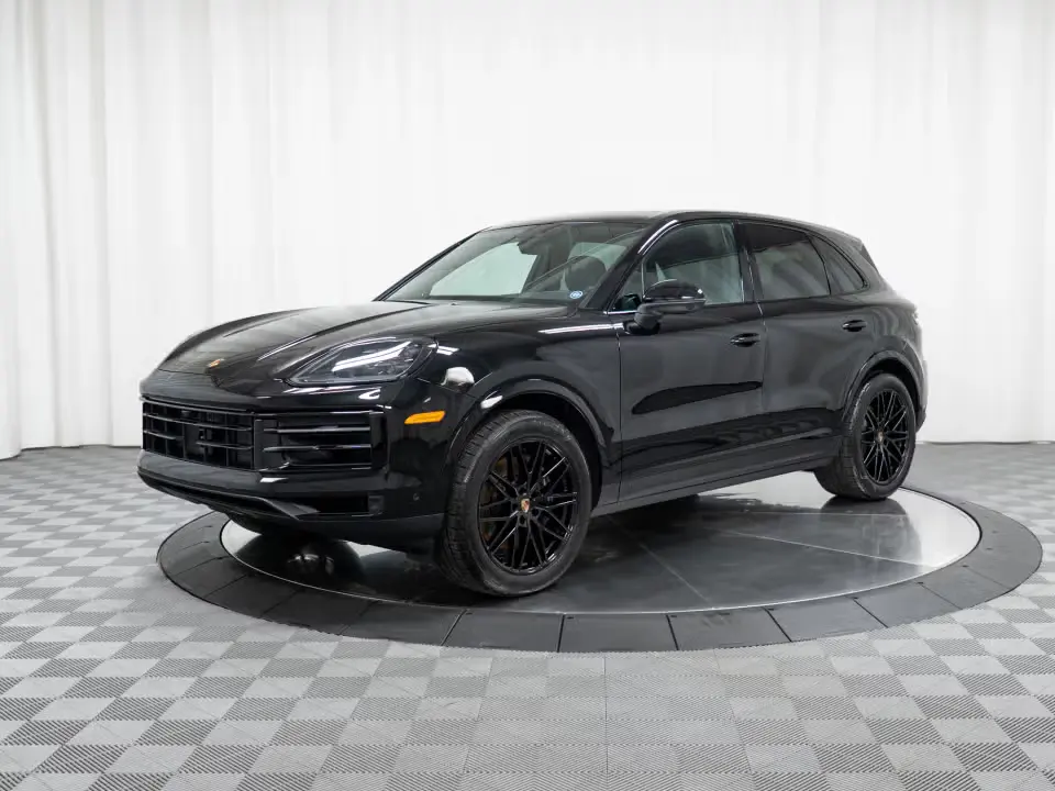 2026 Porsche Cayenne Base photo 3
