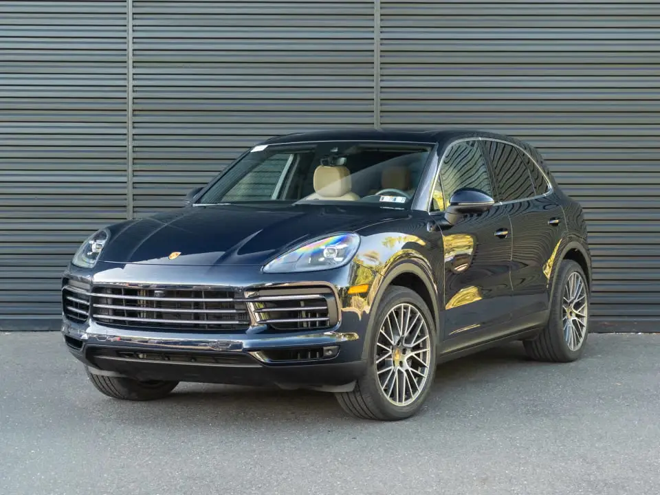 2023 Porsche Cayenne Base photo 3