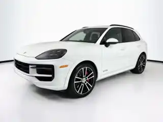 2025 Porsche Cayenne GTS's photo