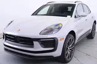 2026 Porsche Macan Base's photo