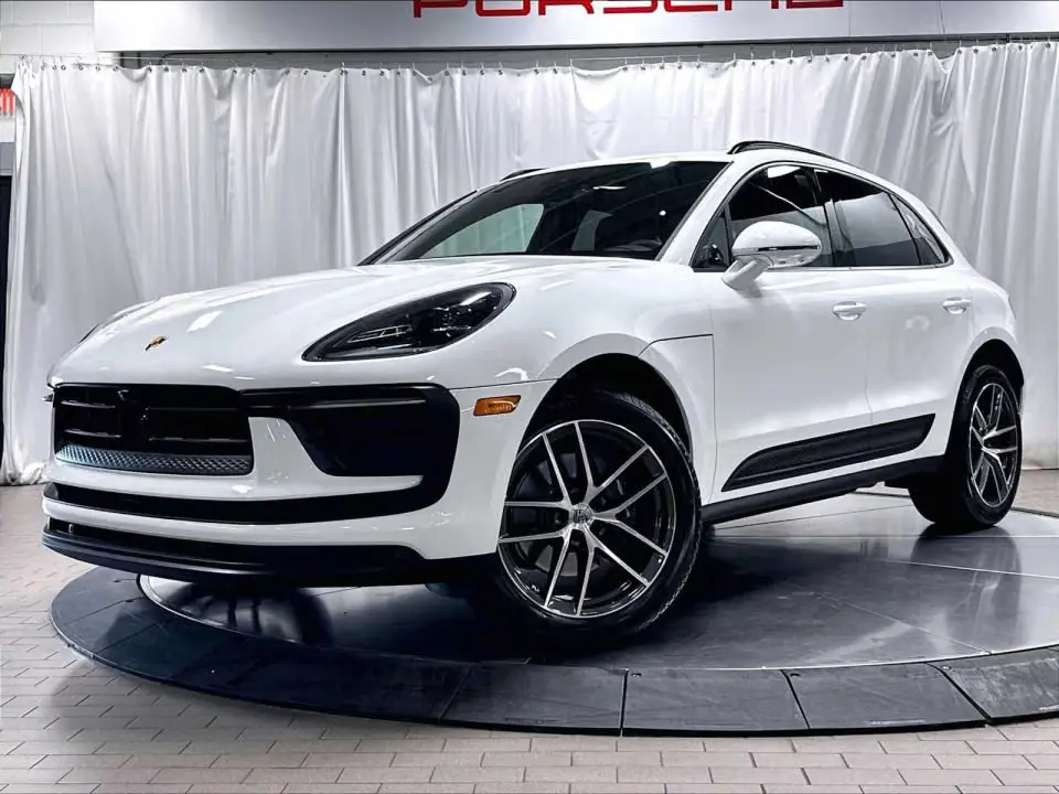 2026 Porsche Macan Base photo 3