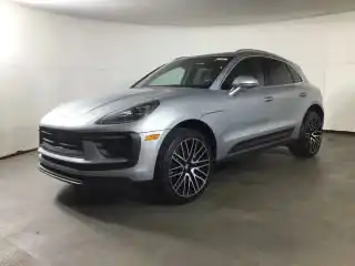 2026 Porsche Macan Base's photo