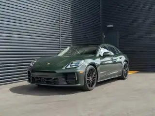 2025 Porsche Panamera 4 photo 1