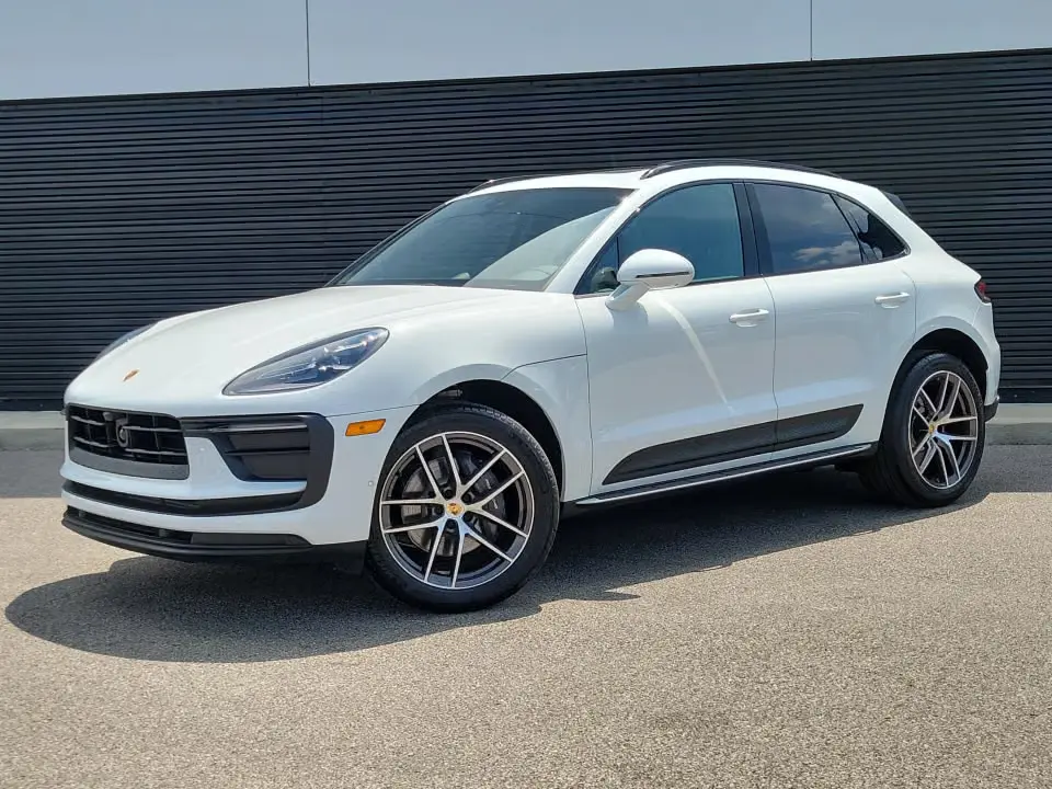 2026 Porsche Macan undefined photo 3