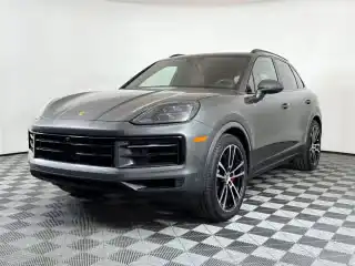 2025 Porsche Cayenne S's photo