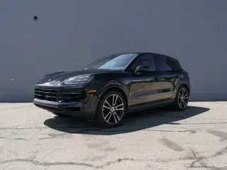 2025 Porsche Cayenne Base photo 5