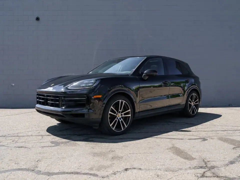 2025 Porsche Cayenne Base photo 3