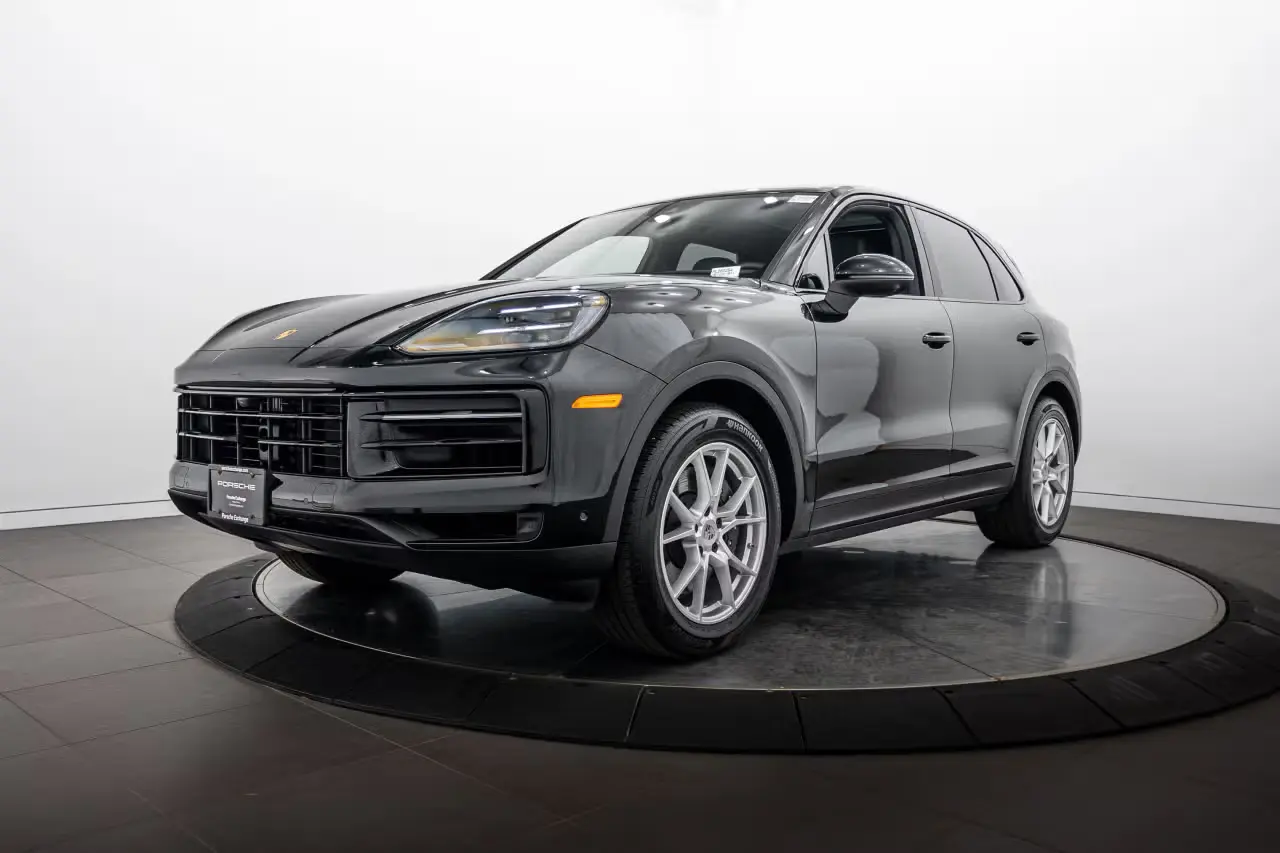 2026 Porsche Cayenne Base photo 4