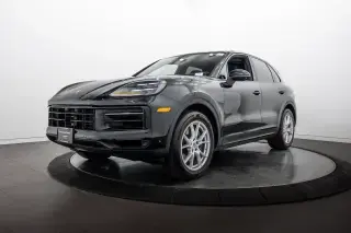 2026 Porsche Cayenne Base photo 5
