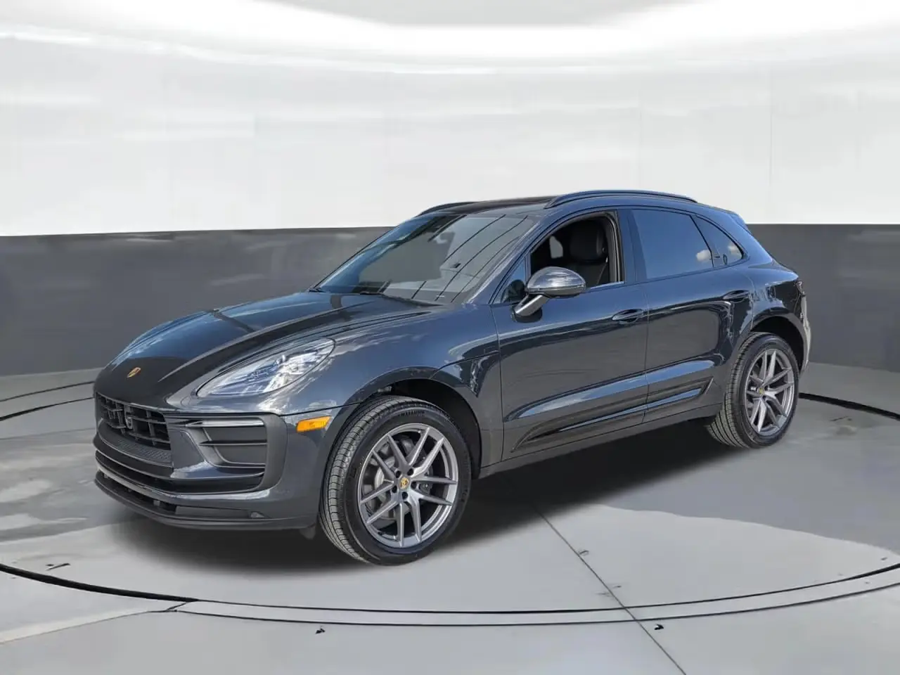 2026 Porsche Macan Base photo 4