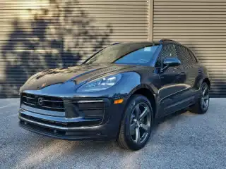 2026 Porsche Macan Base's photo