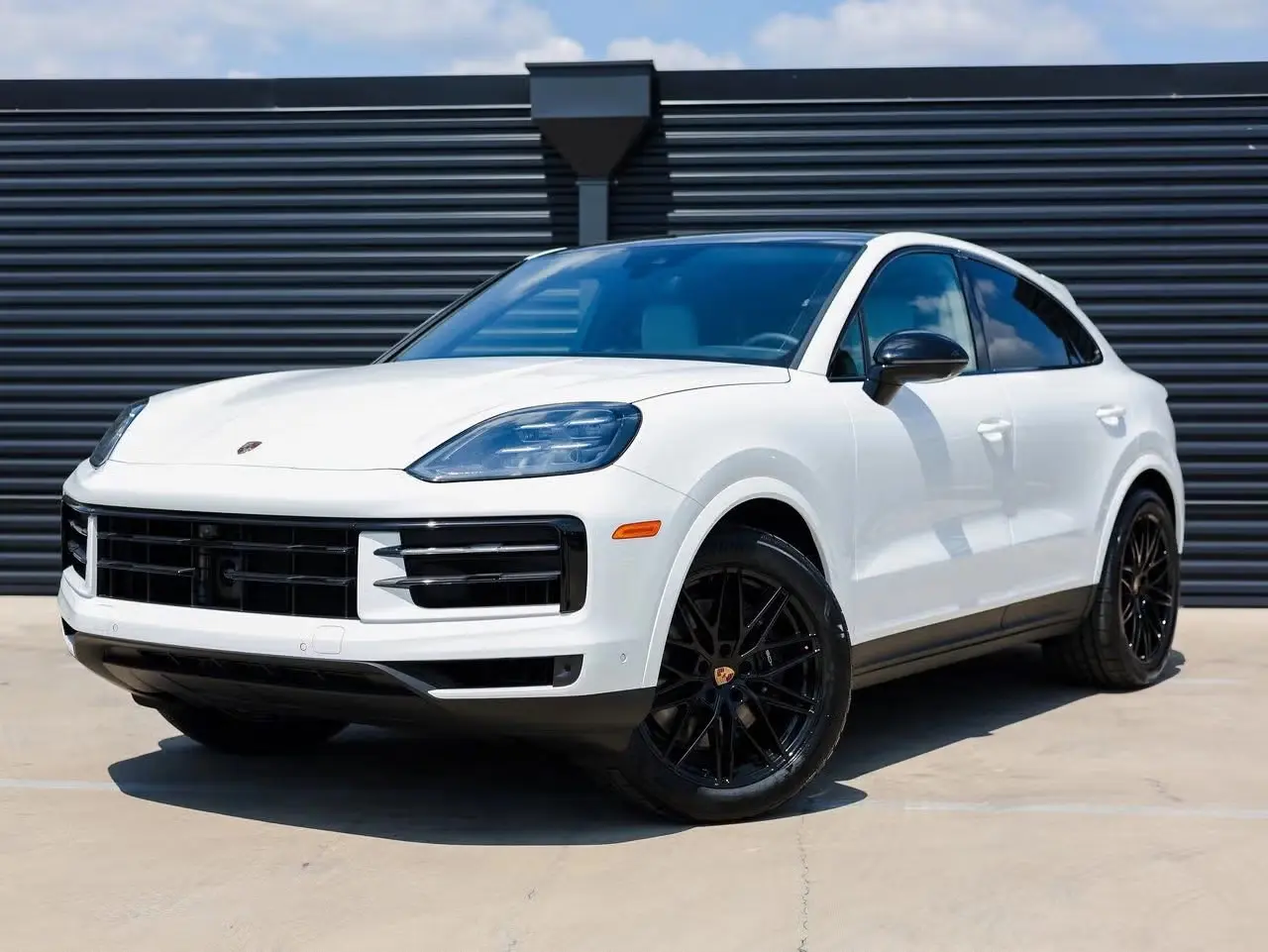 2026 Porsche Cayenne Base photo 4