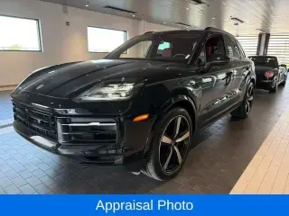 2026 Porsche Cayenne Base photo 5