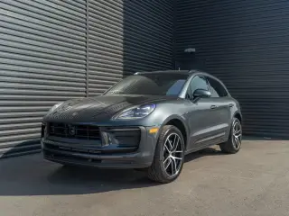 2025 Porsche Macan Base photo 5