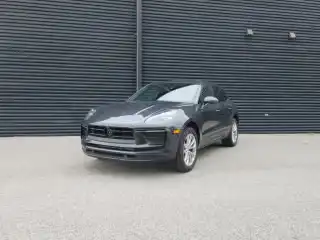 2025 Porsche Macan Base's photo